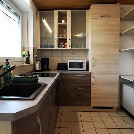 Geraeumige Mit Balkon - Zentral - Kostenloses Parken *