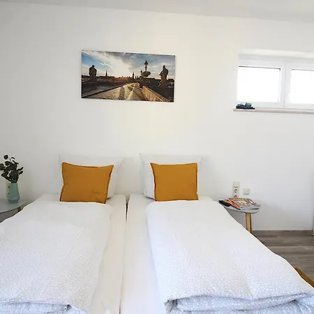 Geräumige Mit Balkon - Zentral - Kostenloses Parken Apartment *