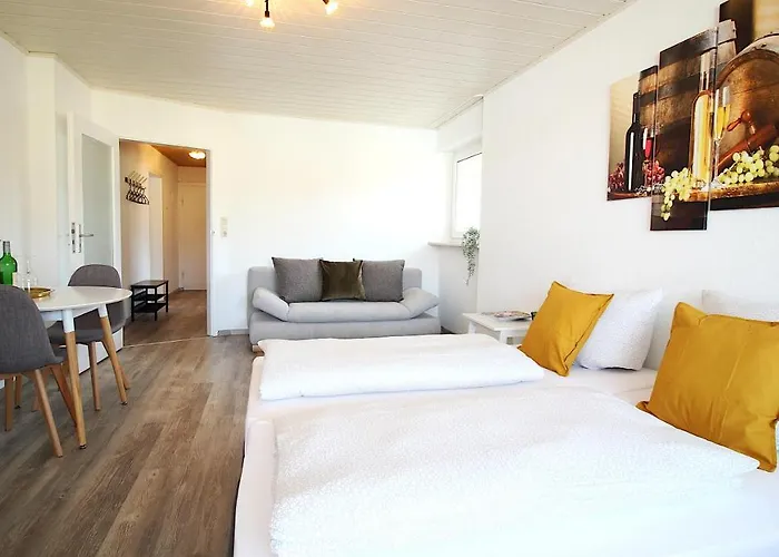Geraeumige Mit Balkon - Zentral - Kostenloses Parken Appartement *