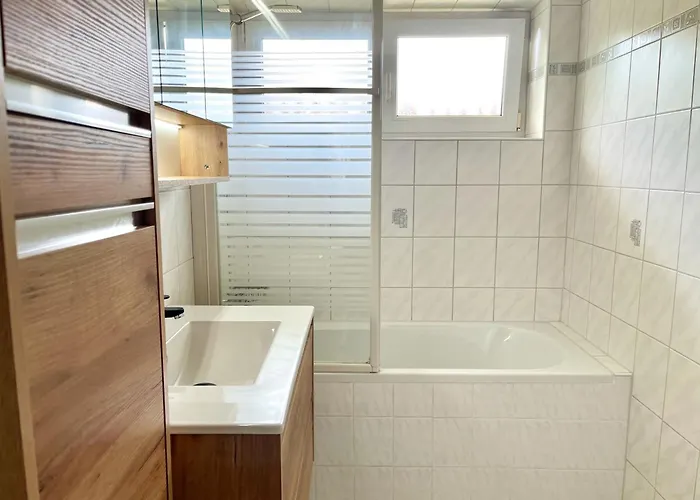 Appartement Geraeumige Mit Balkon - Zentral - Kostenloses Parken